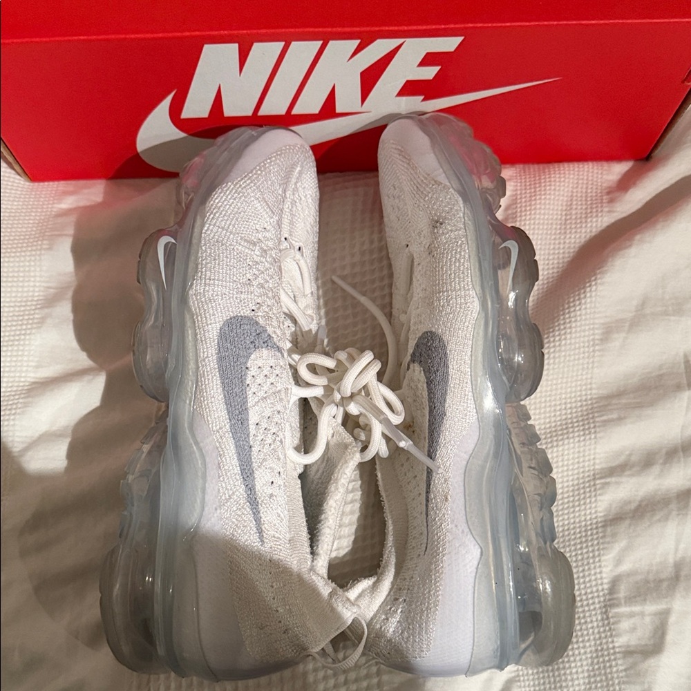 Nike Vapormax White and Gray Sneakers - Picture 5 of 8